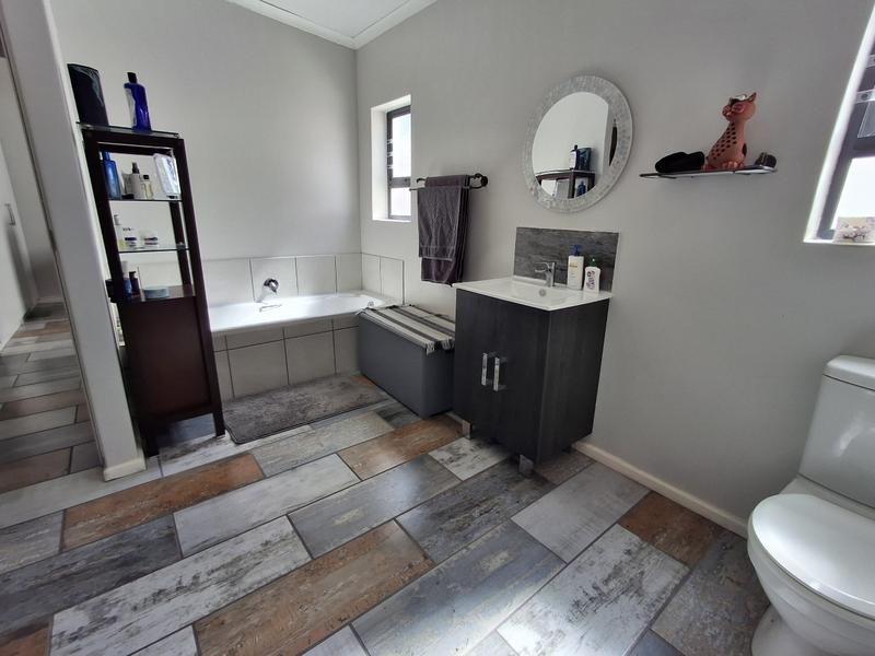 3 Bedroom Property for Sale in Britannia Bay Western Cape